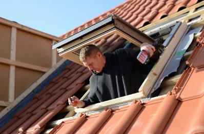 Pose de fenêtres de toit Velux à Warcq
